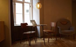 table-1031148_1920